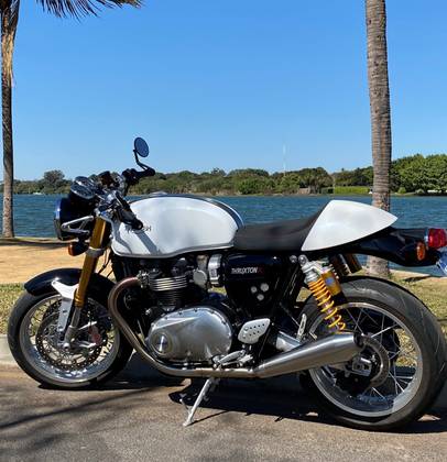 TRIUMPH THRUXTON R 